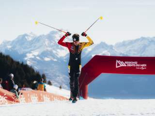 Moritz Bauregger (DAV Berchtesgaden) im Ziel des U18 Herren Vertical bei der WM in Morgins (SUI)